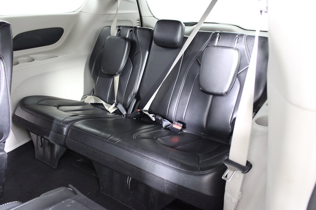 Used 2023 Chrysler Pacifica Touring-L FWD image 22