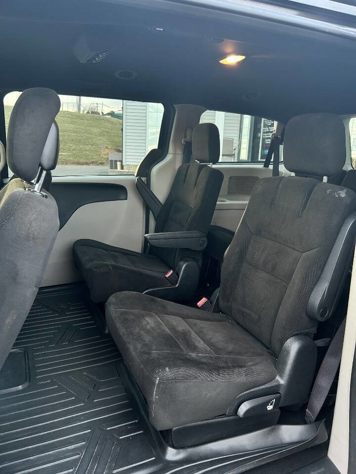 Used 2016 Dodge Grand Caravan SE FWD image 11
