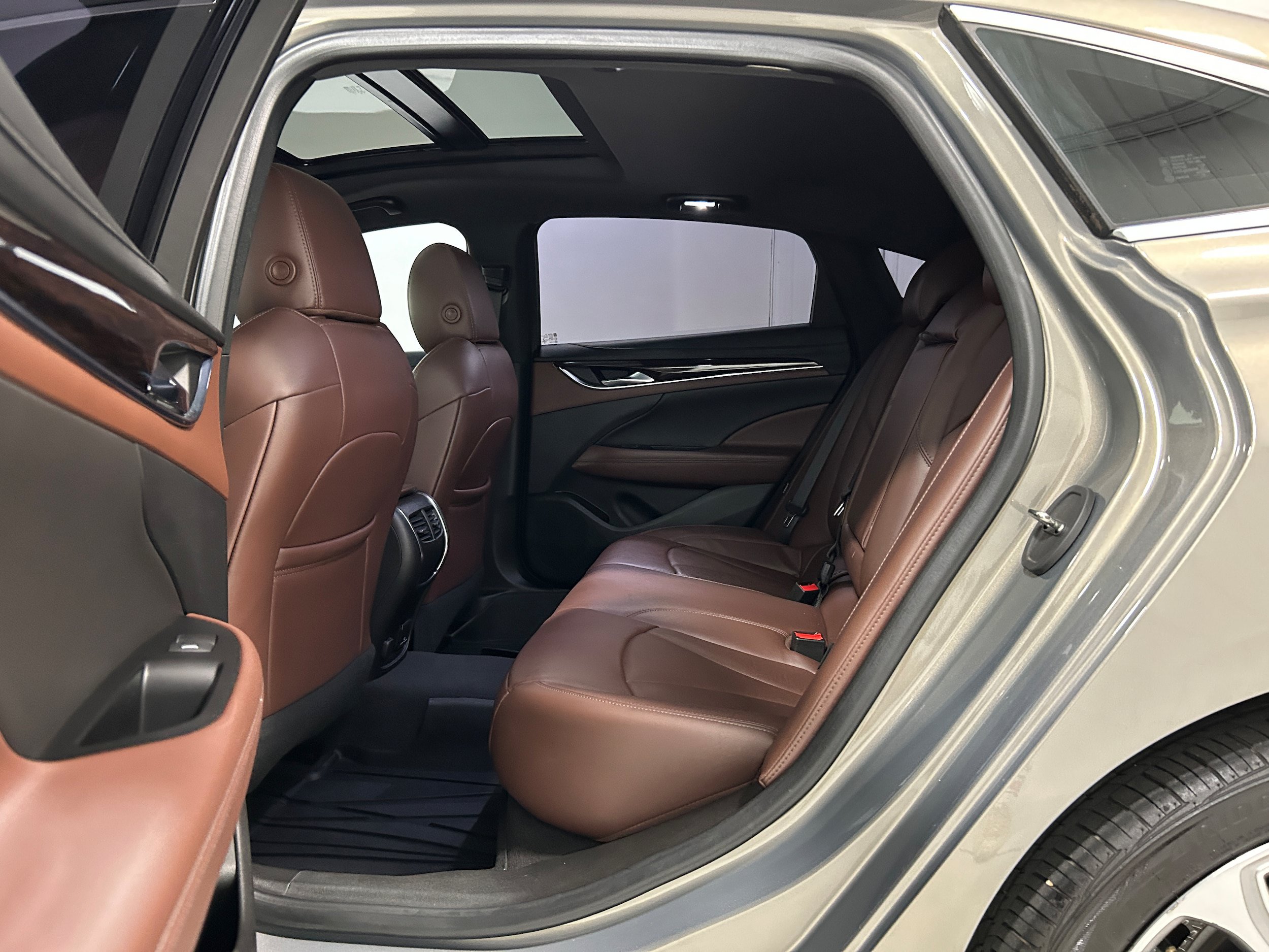 Used 2019 Buick LaCrosse Avenir w/ Driver Confidence Package II AWD/4WD image 27