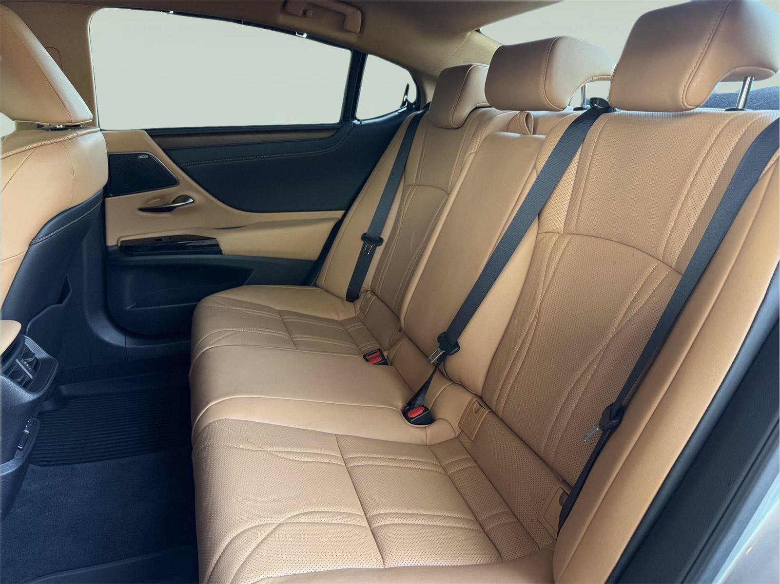 Used 2024 Lexus ES 350 Ultra Luxury w/ Accessory Package (Z2) FWD image 19