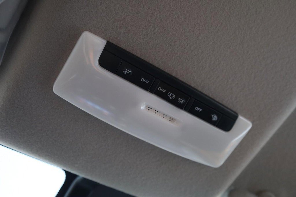 New 2025 Nissan Versa SV w/ Trunk Package FWD image 15