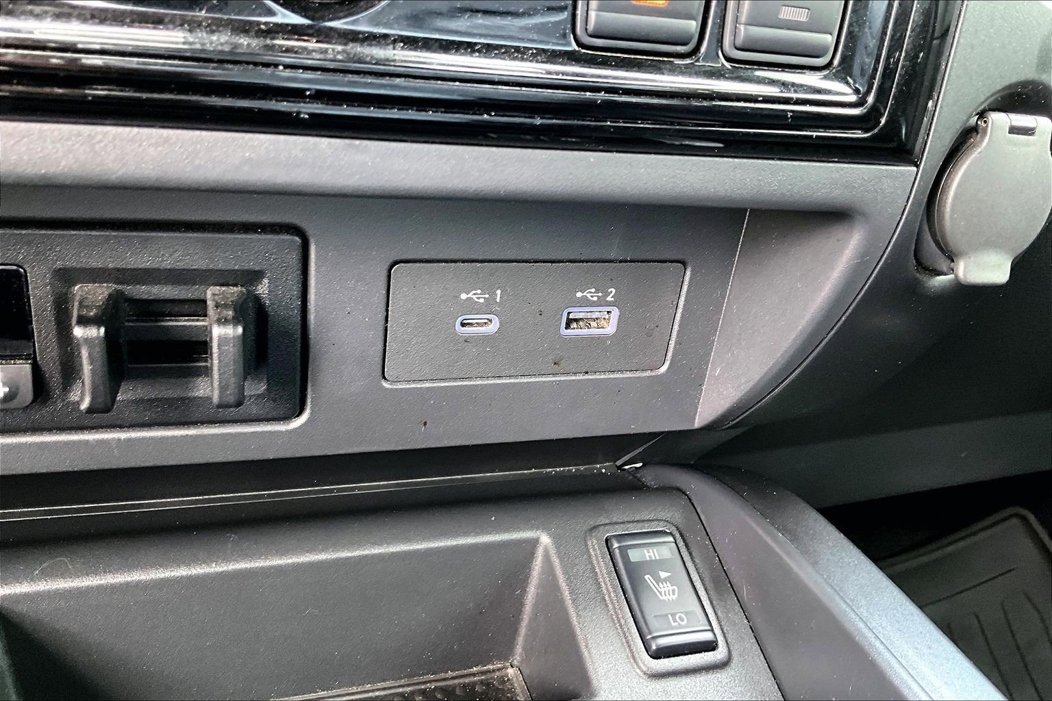Used 2021 Nissan Titan PRO-4X w/ Pro-4x Convenience Package AWD/4WD image 17