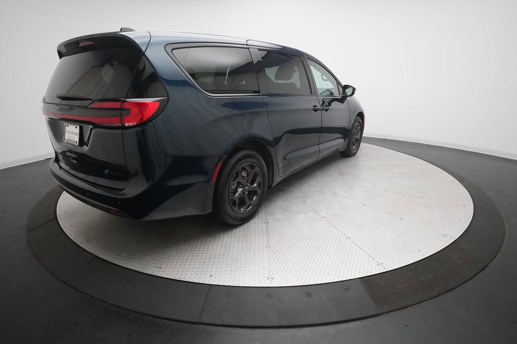 Used 2023 Chrysler Pacifica Touring-L w/ S Appearance Package image 36