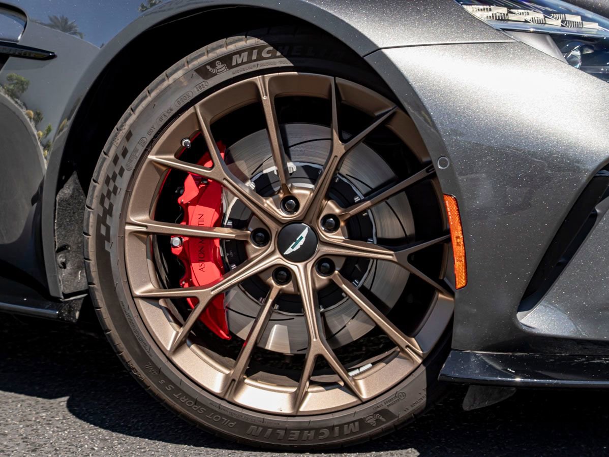 Used 2026 Aston Martin V8 Vantage Coupe RWD image 5