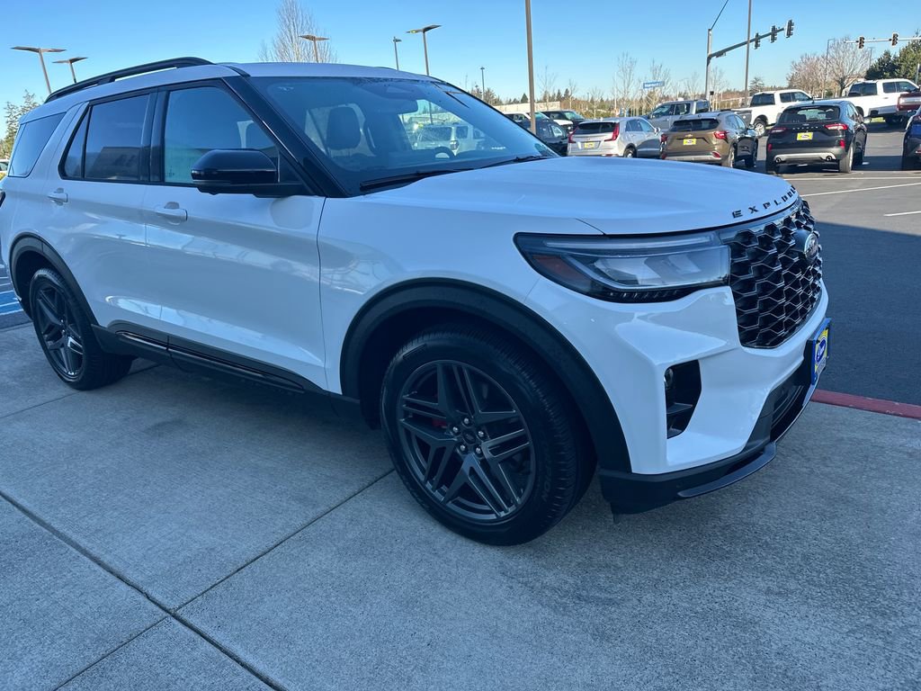 Used 2025 Ford Explorer ST AWD/4WD image 6