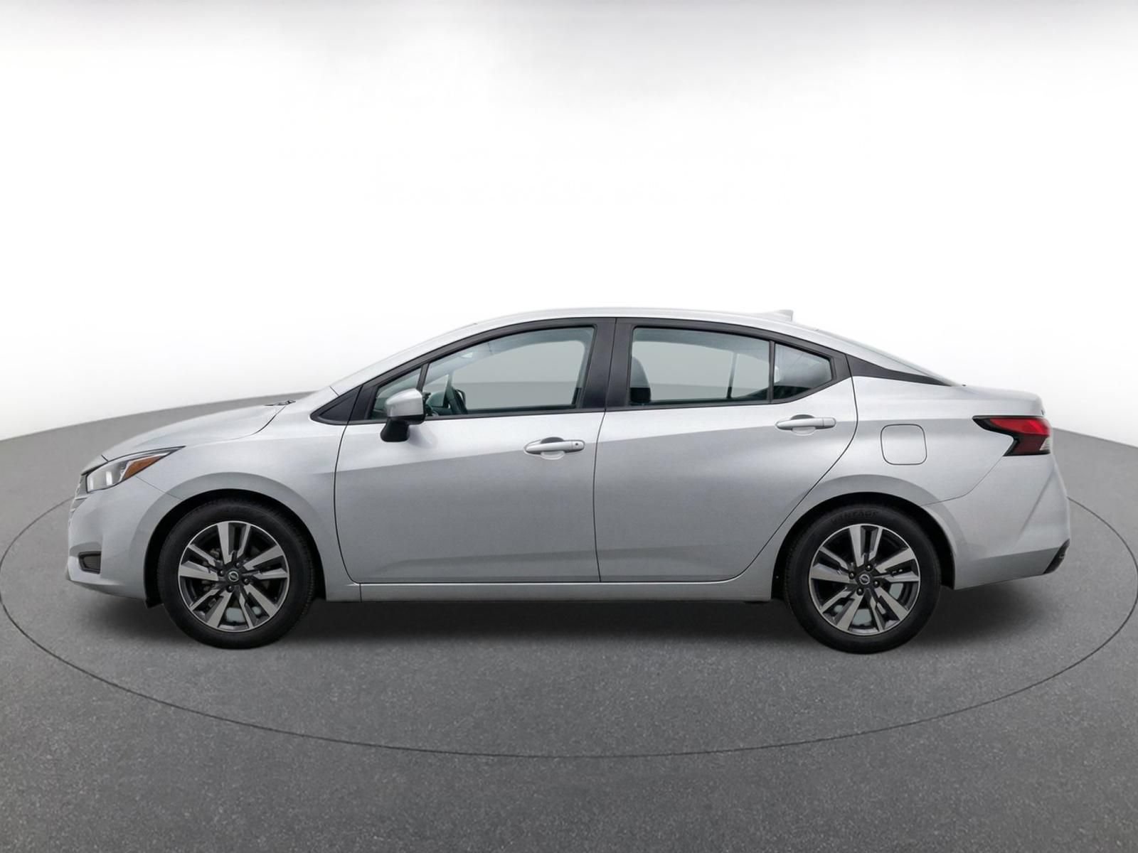Used 2025 Nissan Versa SV FWD image 4