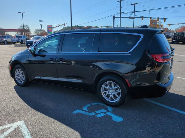 New 2026 Chrysler Pacifica Select FWD image 6