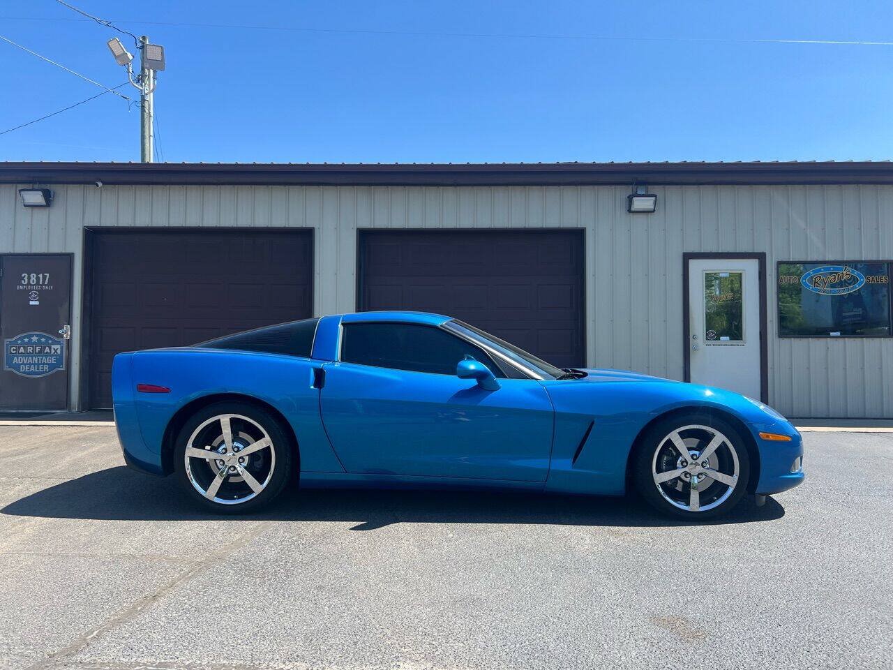 Used 2010 Chevrolet Corvette Coupe w/ 1LT RWD image 8