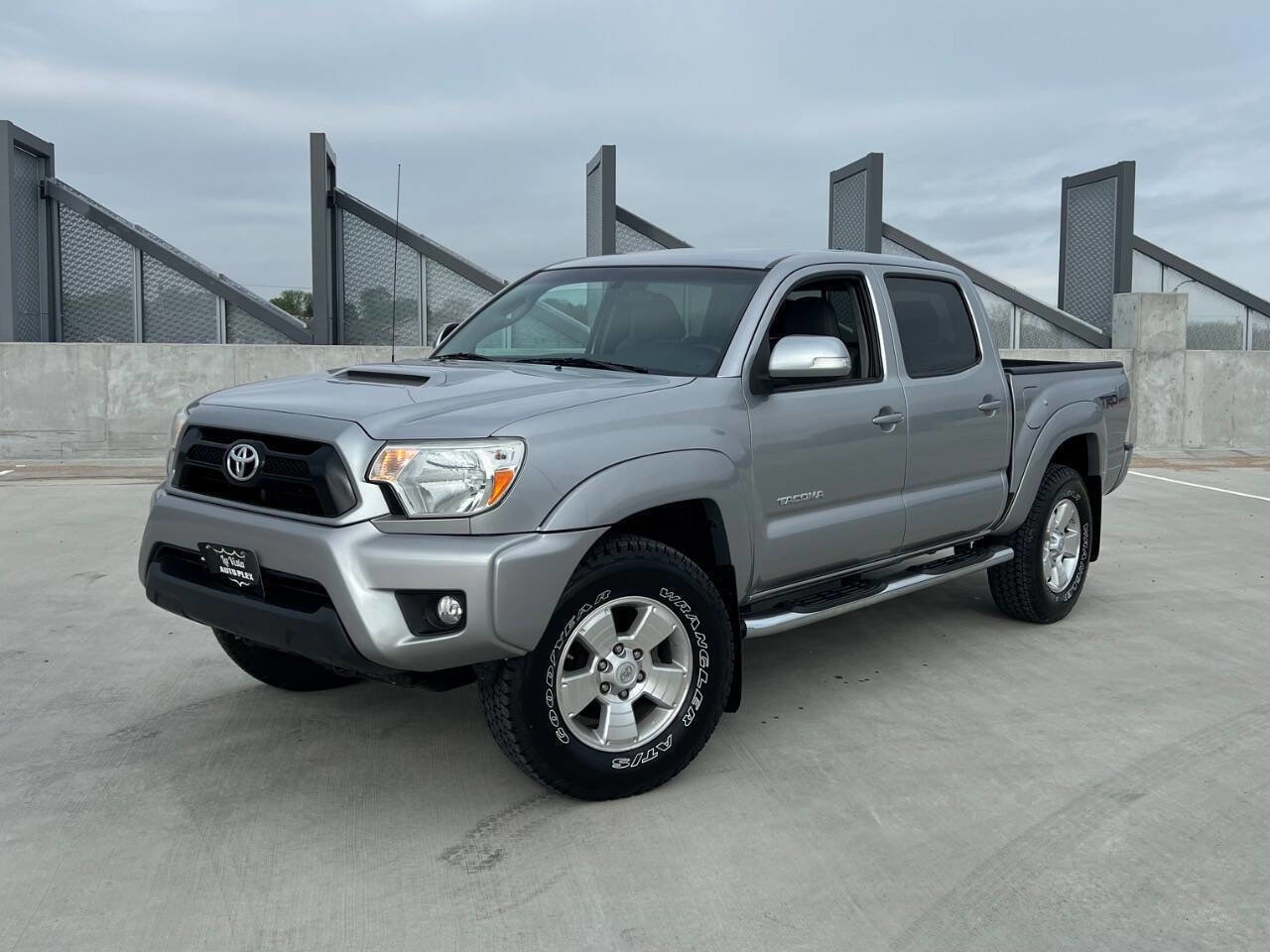 Used 2014 Toyota Tacoma 4x4 Double Cab w/ TRD Sport Package image 2