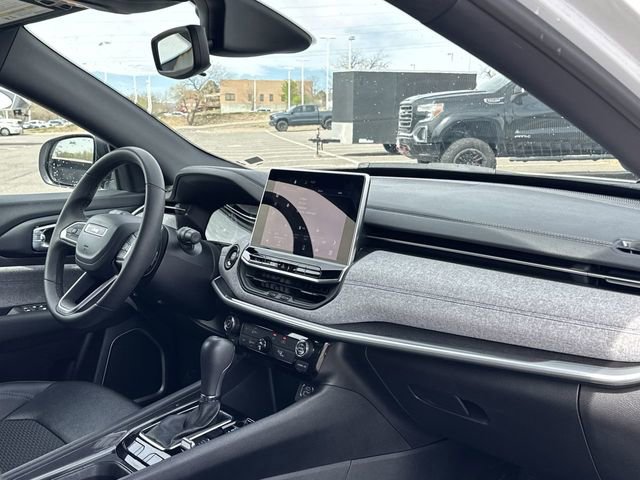 Used 2024 Jeep Compass Latitude AWD/4WD image 27