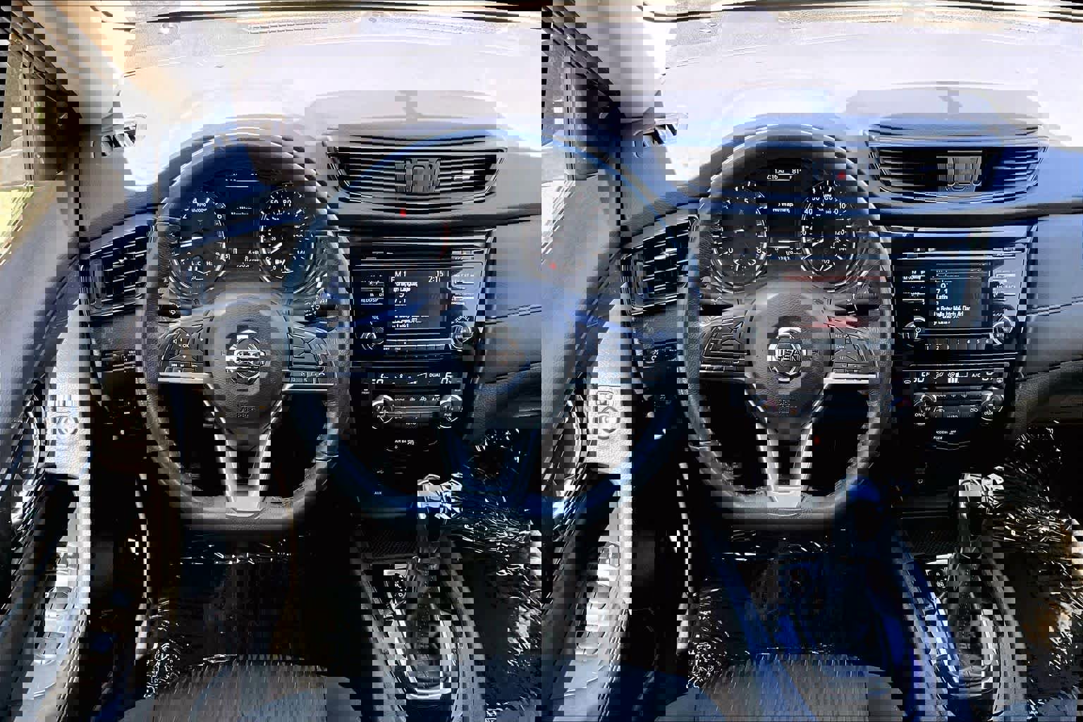 Used 2017 Nissan Rogue SV w/ Midnight Edition Package image 6