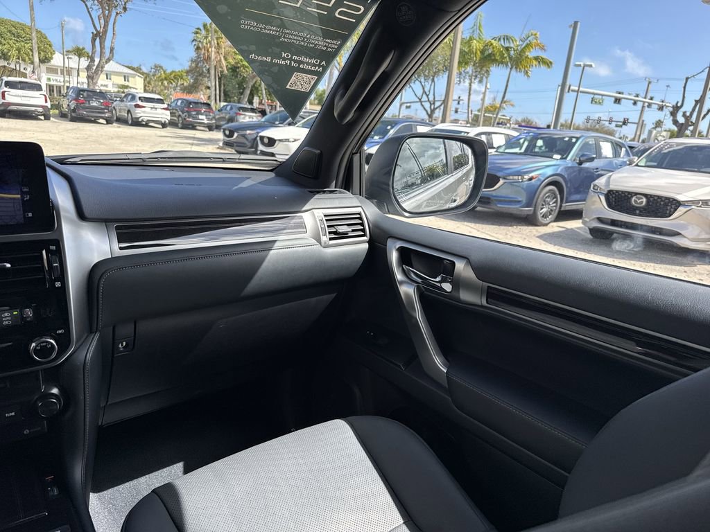 Used 2023 Lexus GX 460 Premium image 16