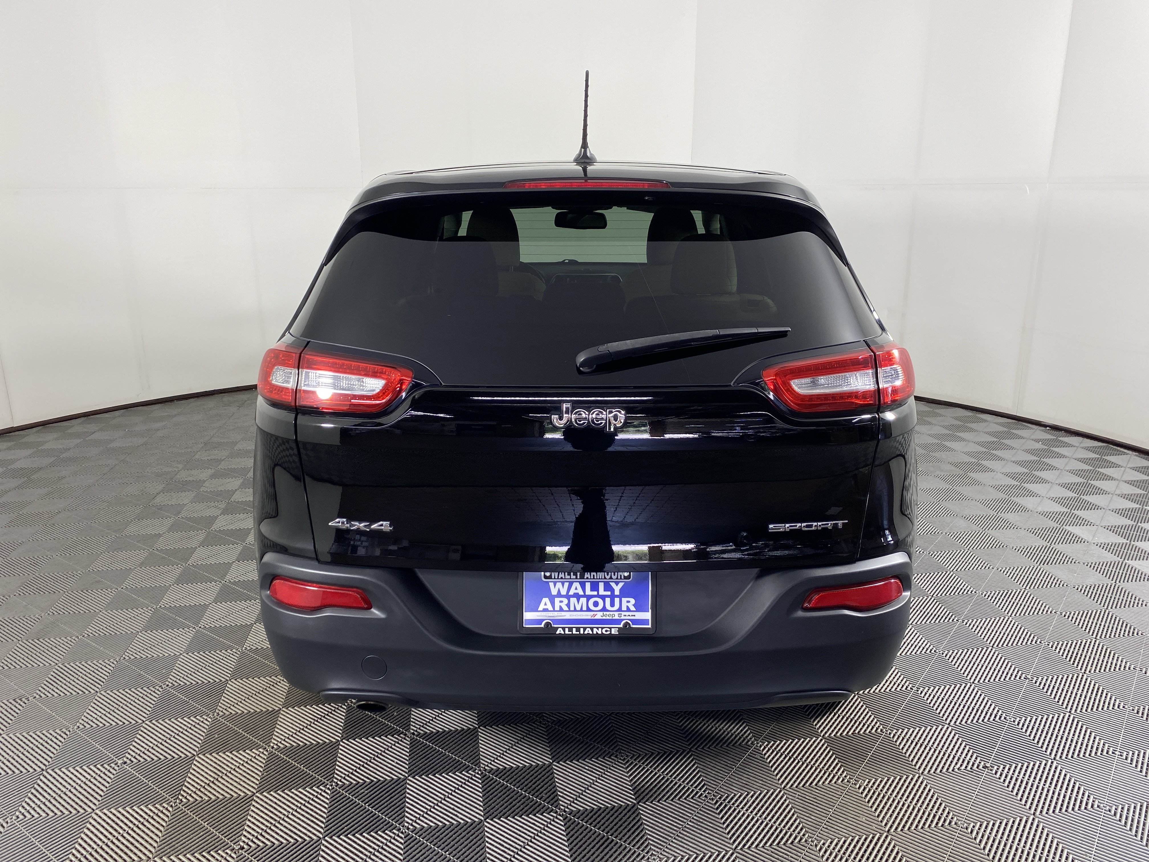 Used 2017 Jeep Cherokee Sport AWD/4WD image 6