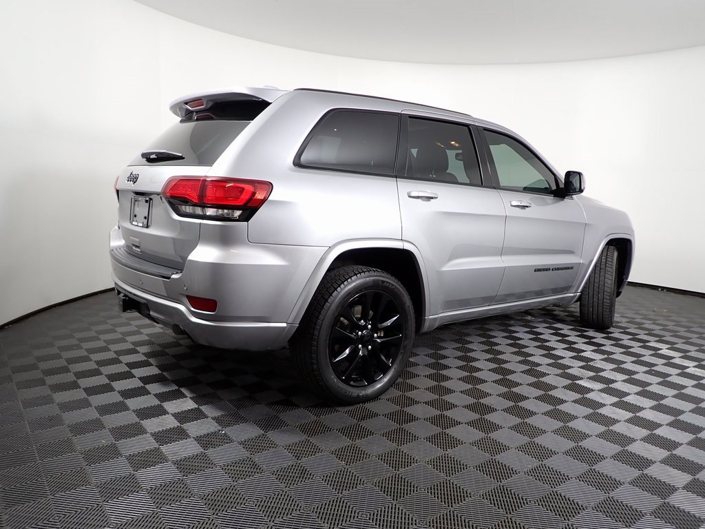 Used 2017 Jeep Grand Cherokee Altitude image 18