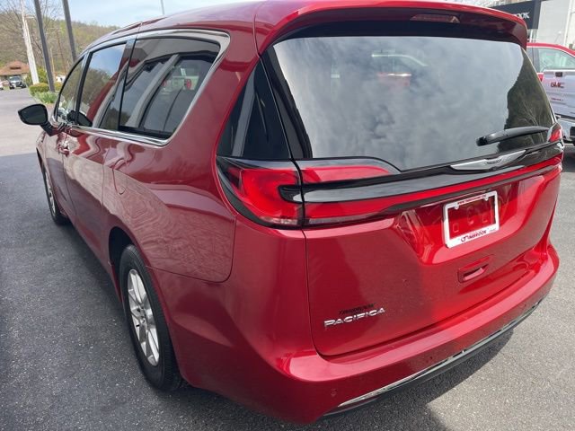 Used 2025 Chrysler Pacifica Select FWD image 16