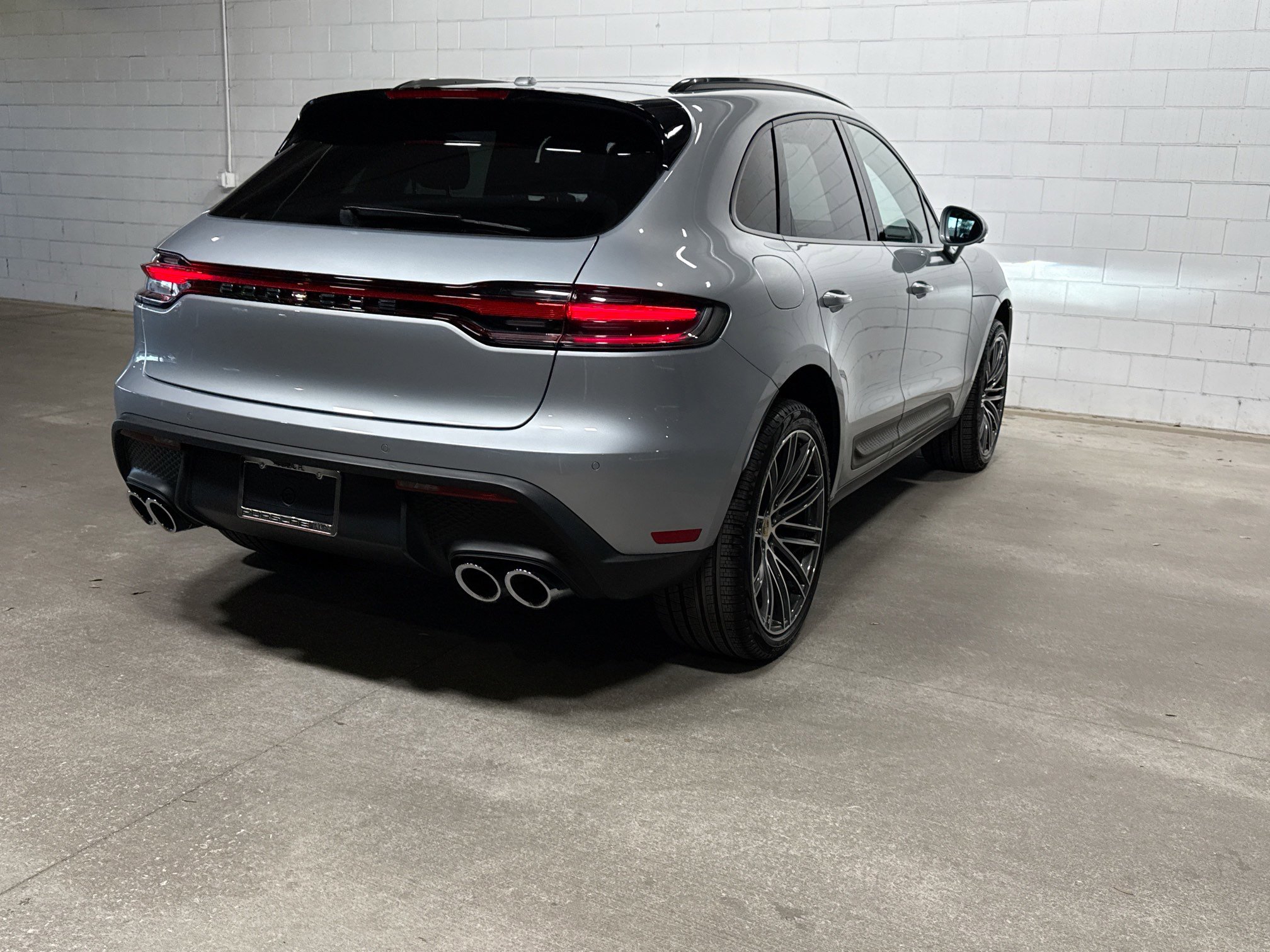 Certified 2026 Porsche Macan AWD/4WD image 7