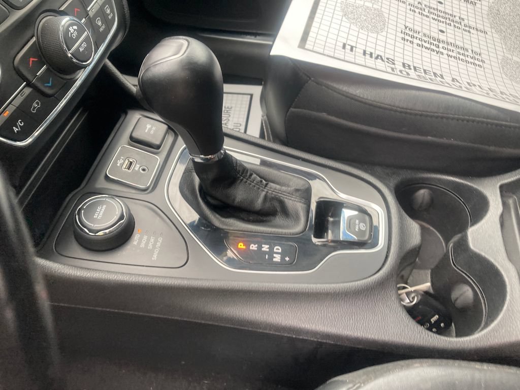 Used 2020 Jeep Cherokee Limited AWD/4WD image 28