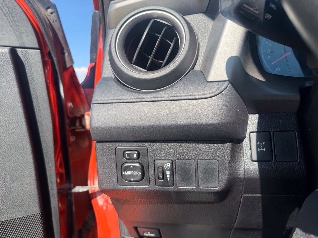 Used 2016 Toyota RAV4 LE AWD/4WD image 21
