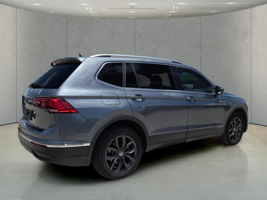 Used 2024 Volkswagen Tiguan SE FWD image 3