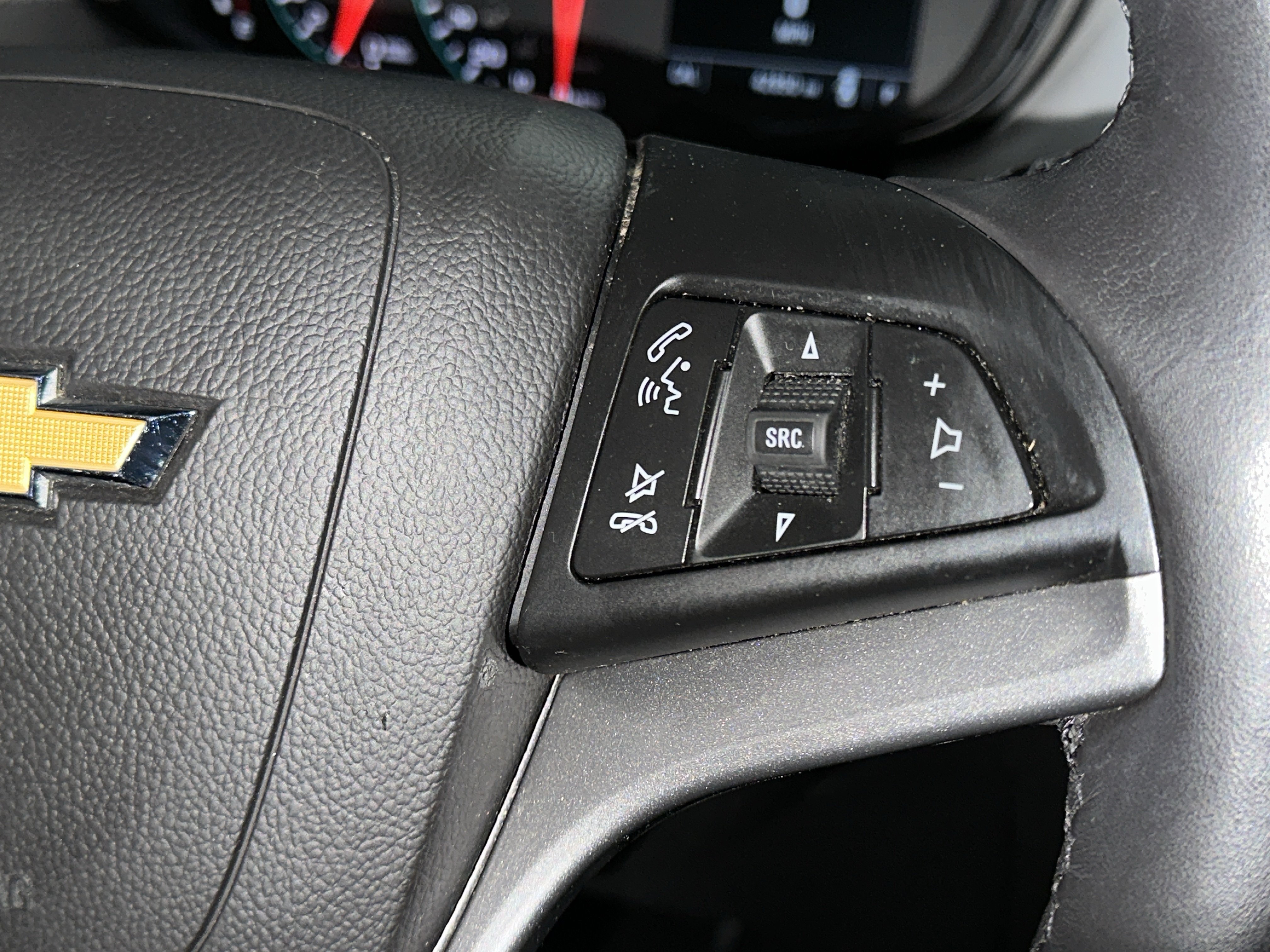 Used 2022 Chevrolet Trax LT w/ LT Convenience Package AWD/4WD image 25