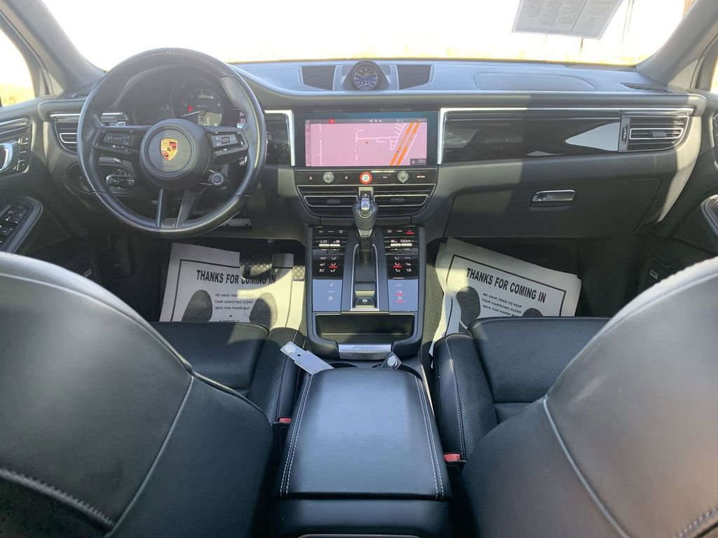 Used 2023 Porsche Macan Base image 18