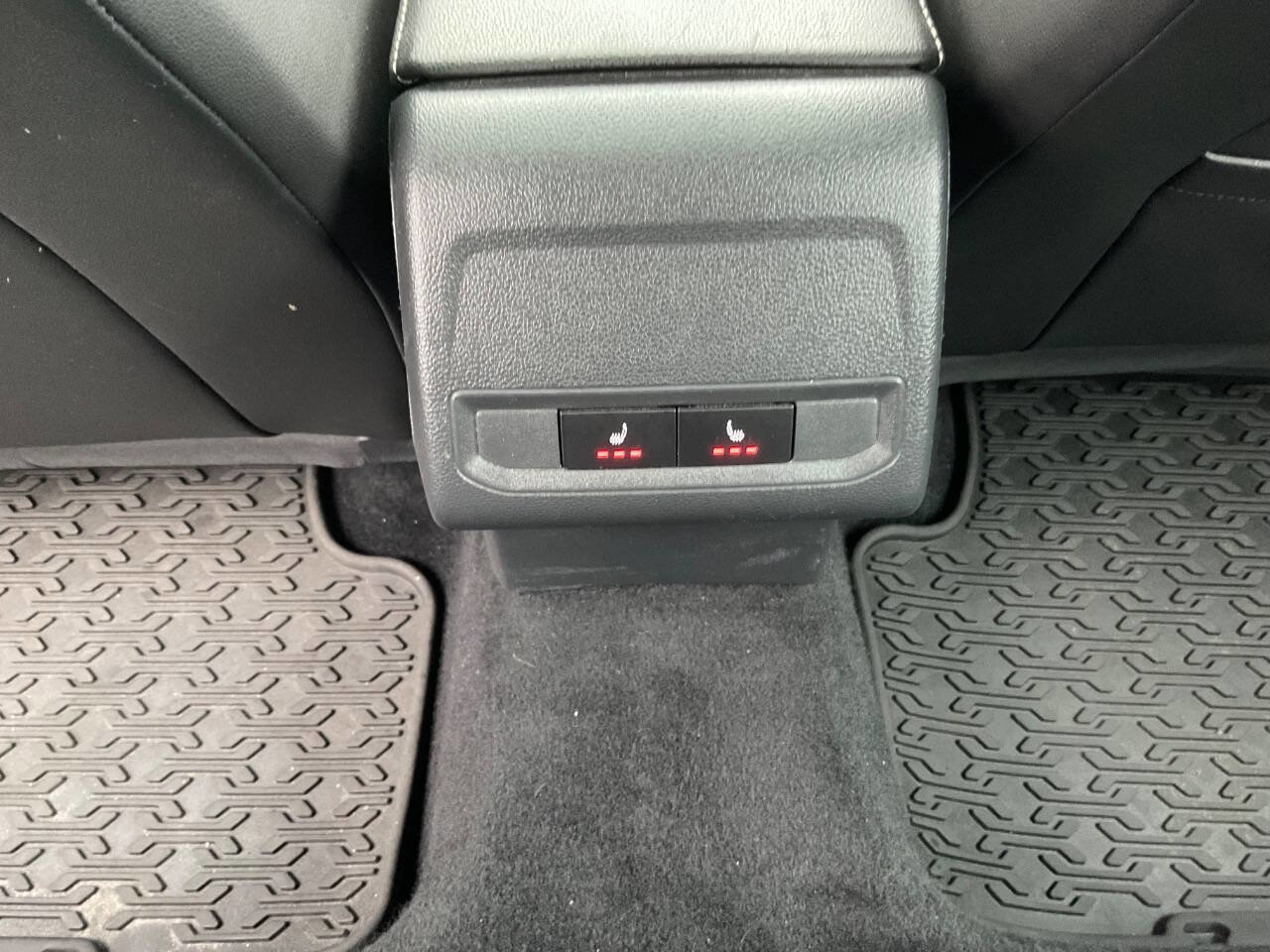 Used 2020 Volkswagen Jetta SE w/ SE Cold Weather Package image 13