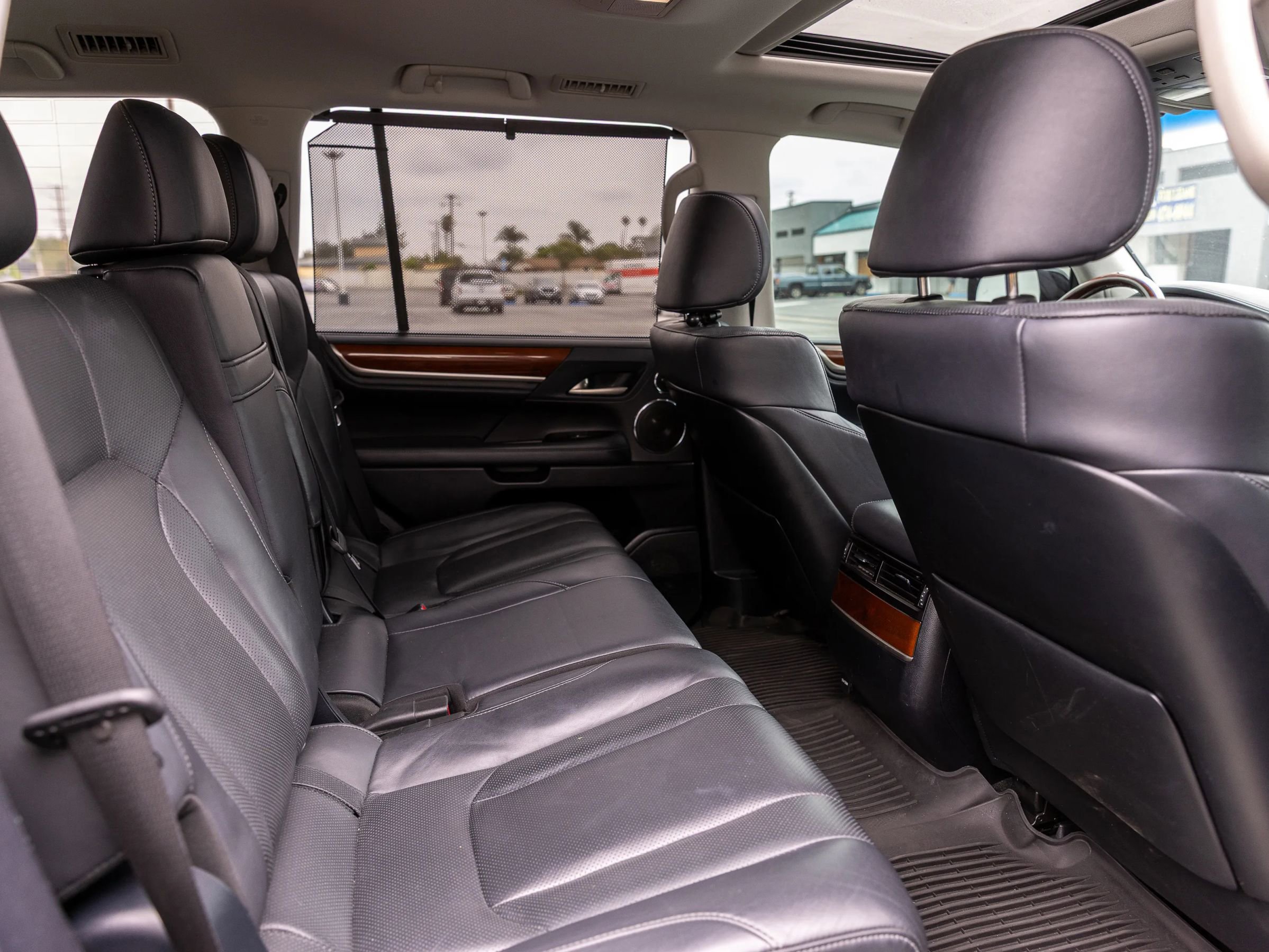 Used 2021 Lexus LX 570 4WD w/ Luxury Package image 39