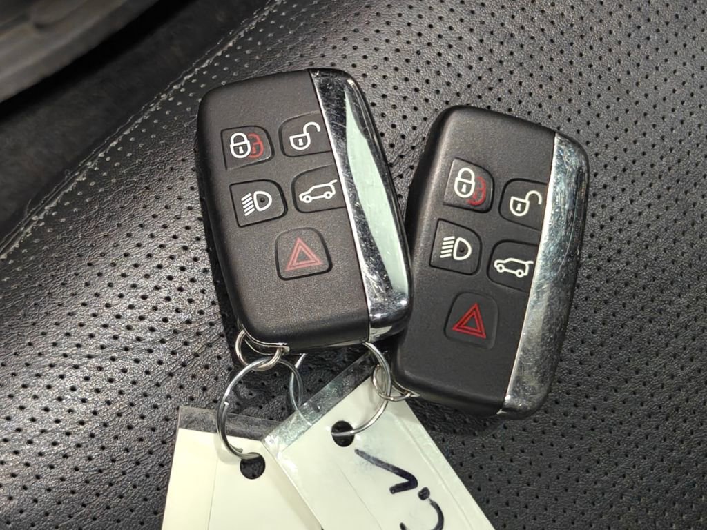 Used 2018 Land Rover Discovery Sport HSE Luxury image 17