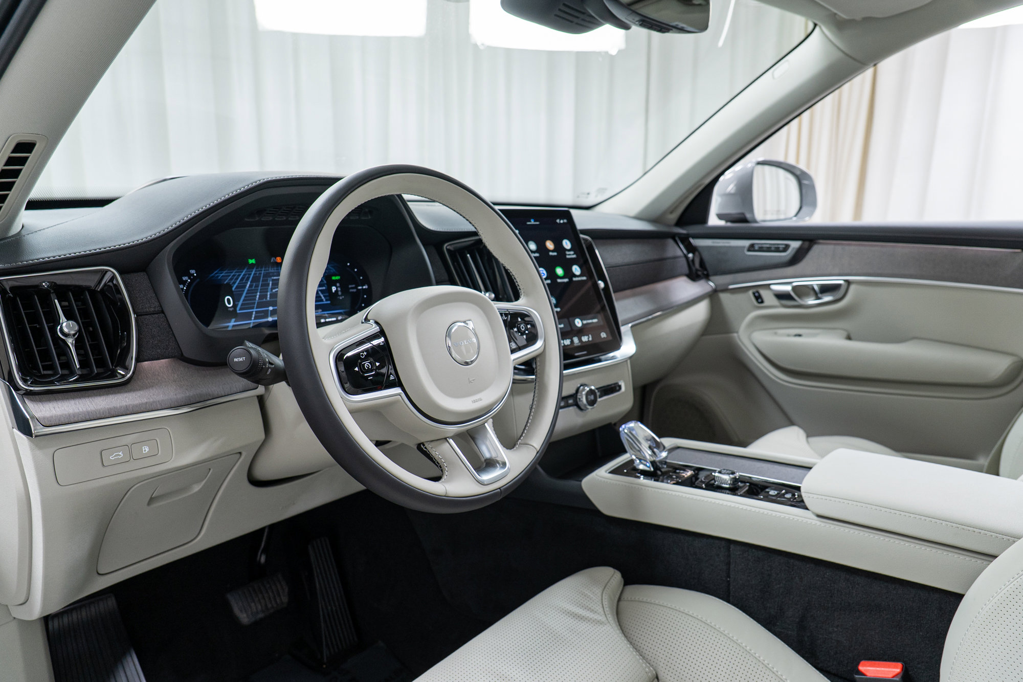 New 2026 Volvo XC90 T8 Ultra w/ Protection Package Premier image 12