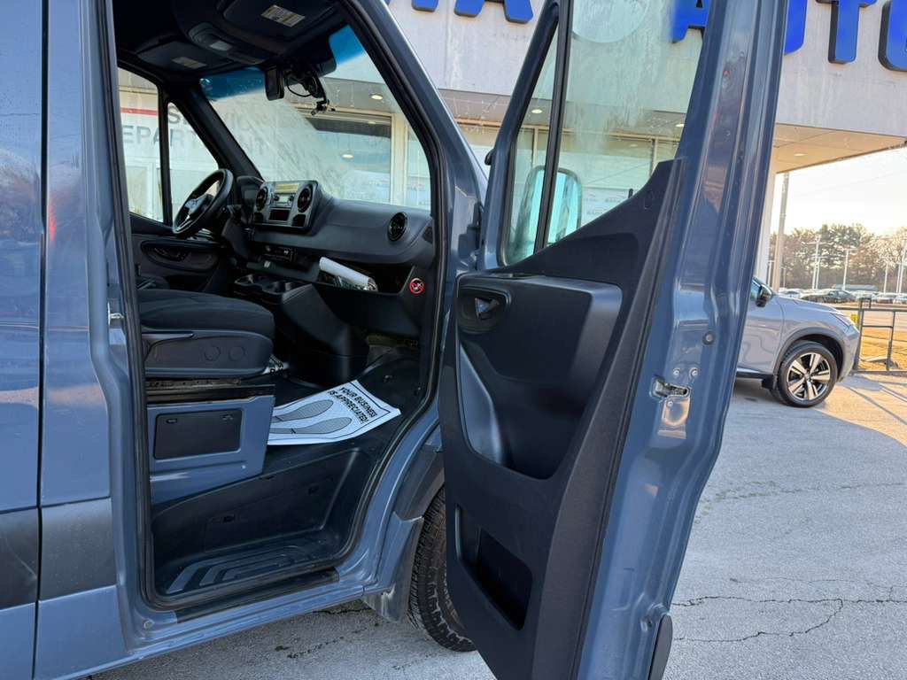 Used 2019 Mercedes-Benz Sprinter 144 image 27