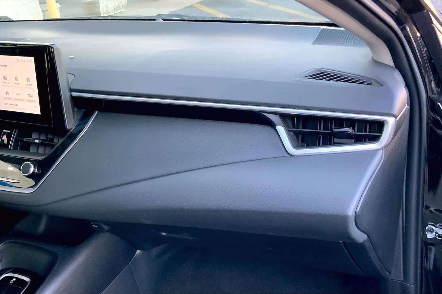 Used 2023 Toyota Corolla LE image 18