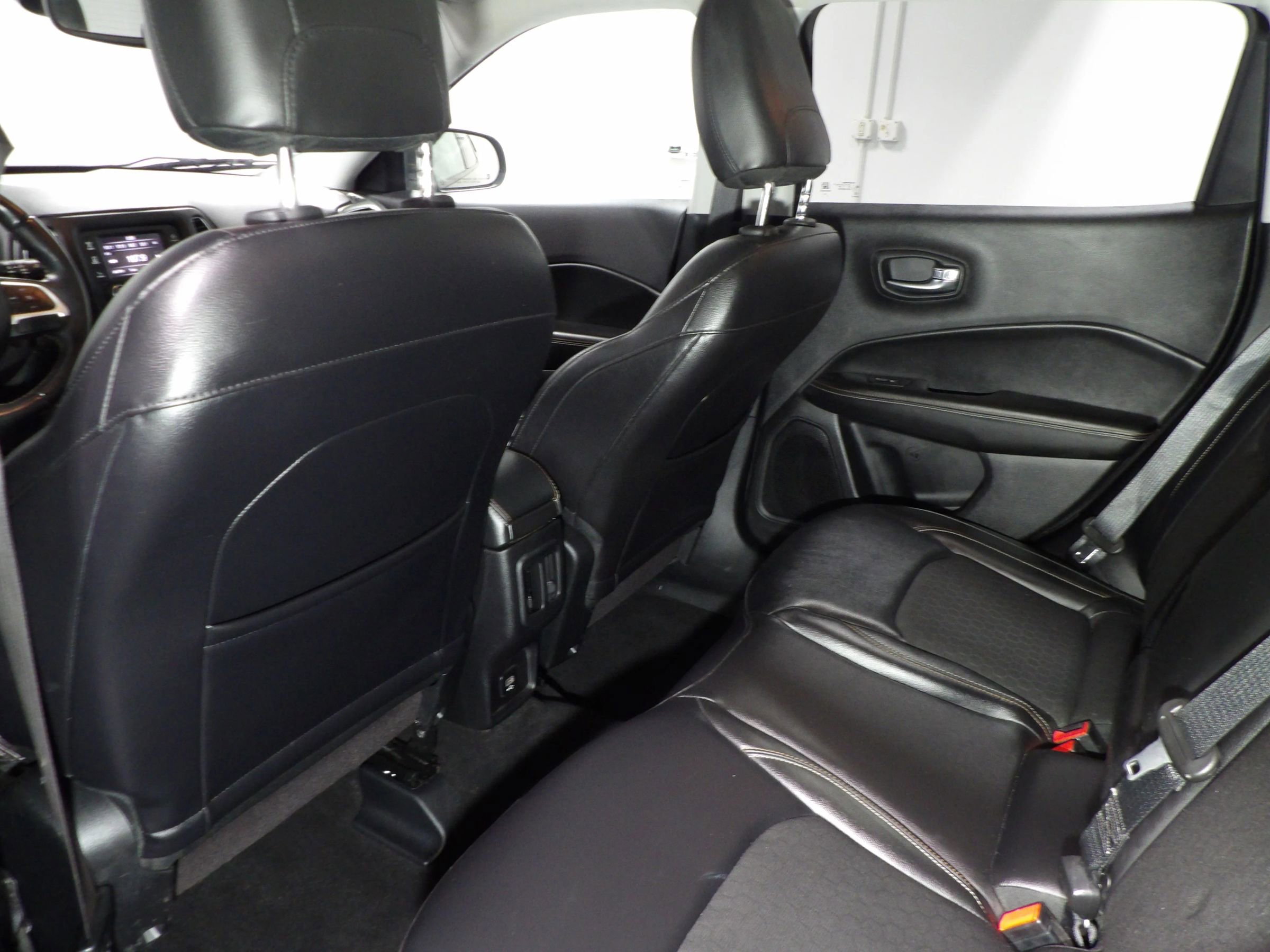 Used 2017 Jeep Compass Latitude image 10