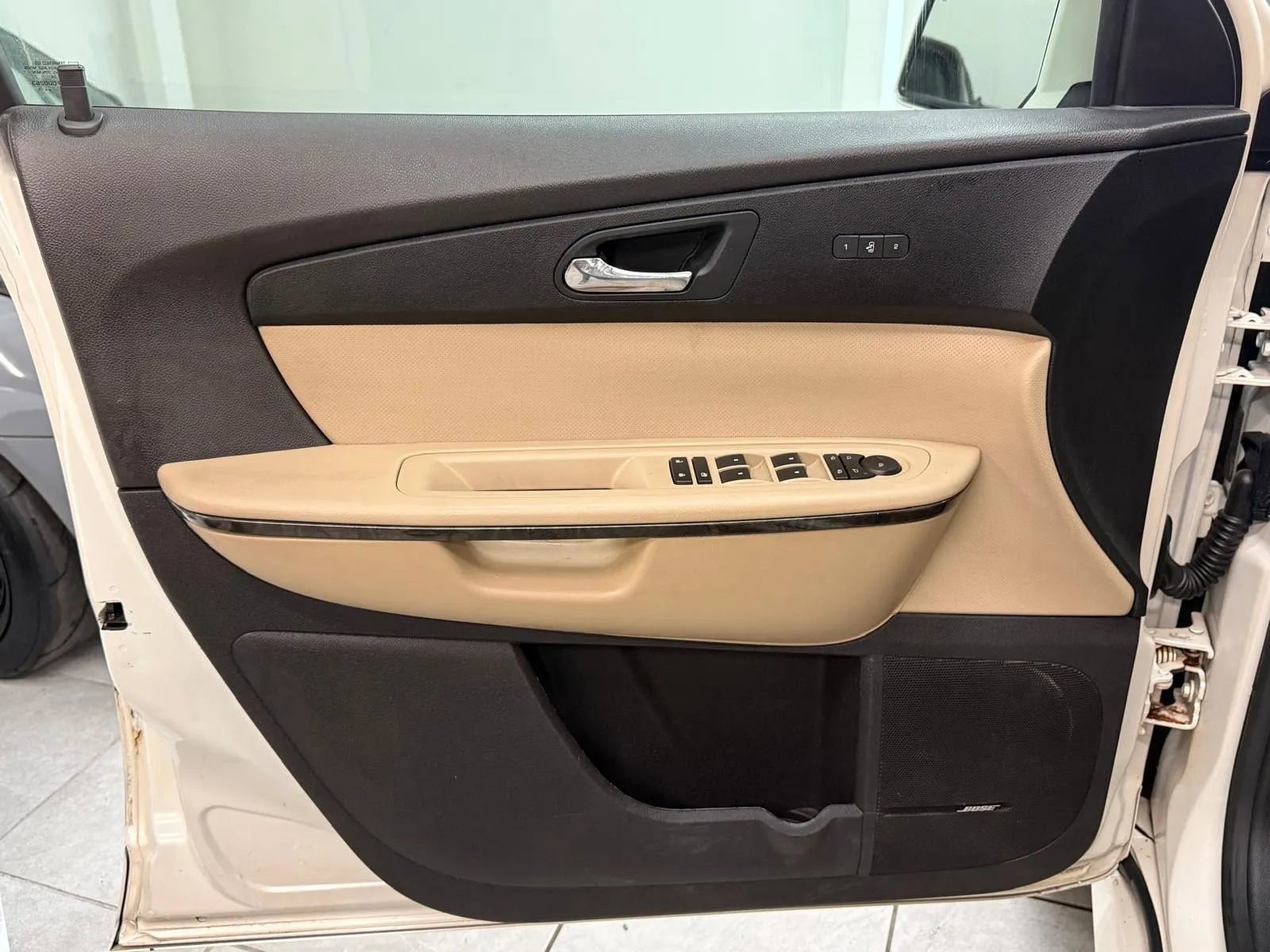 Used 2011 GMC Acadia Denali image 14