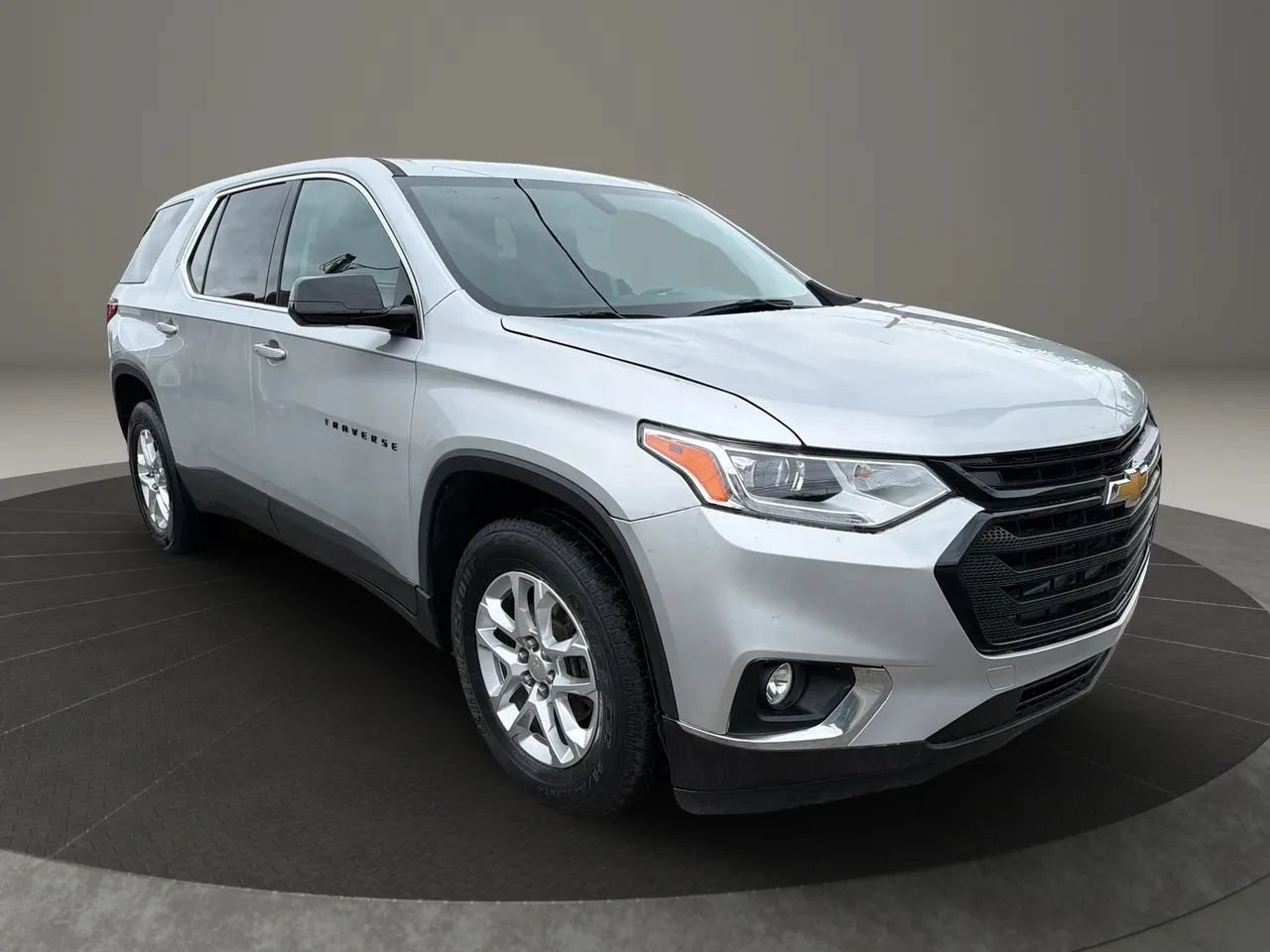 Used 2019 Chevrolet Traverse LS FWD image 3
