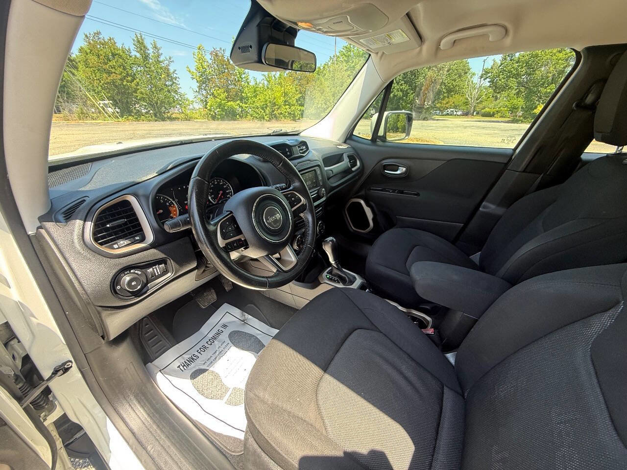 Used 2015 Jeep Renegade Latitude w/ Popular Equipment Group FWD image 10