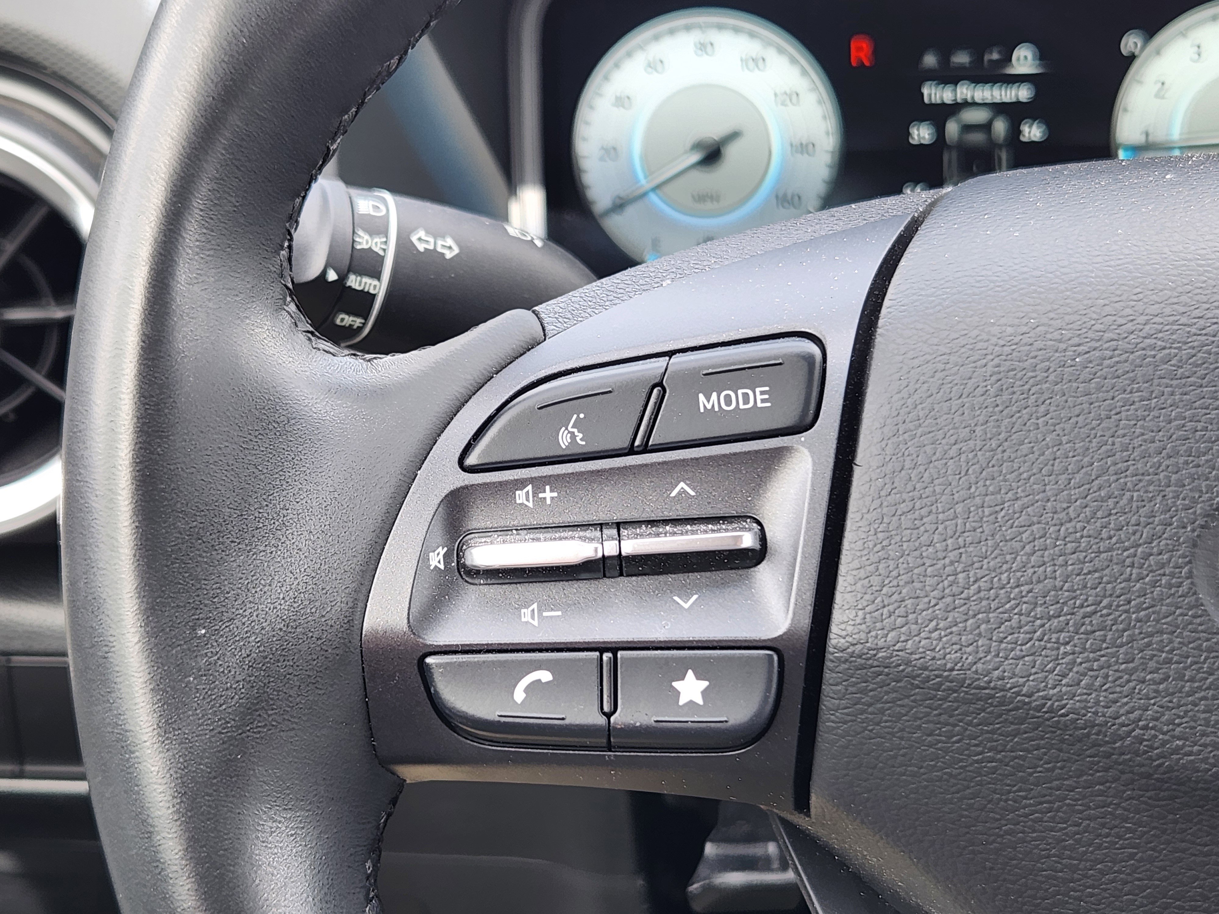 Used 2022 Hyundai Kona Limited AWD/4WD image 29