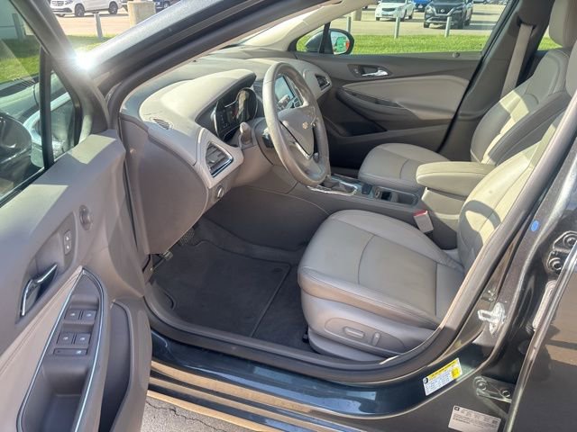 Used 2017 Chevrolet Cruze Premier w/ Enhanced Convenience Package FWD image 8