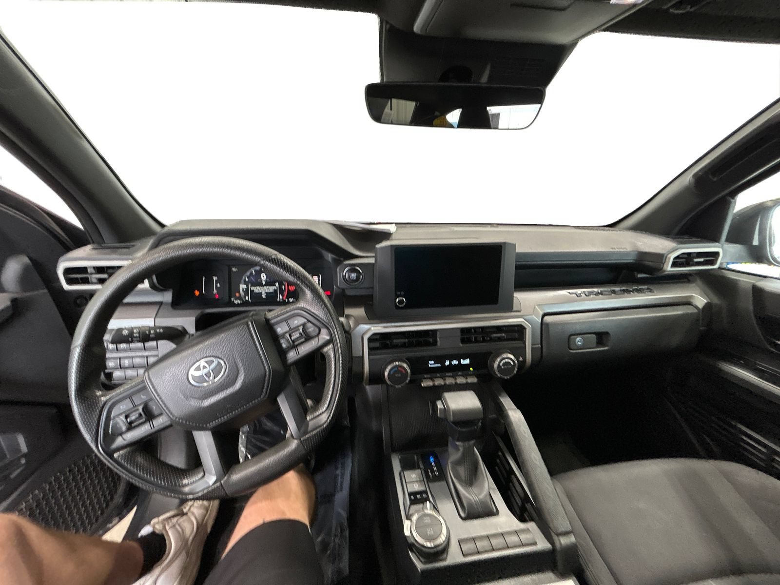 Used 2024 Toyota Tacoma SR5 AWD/4WD image 18