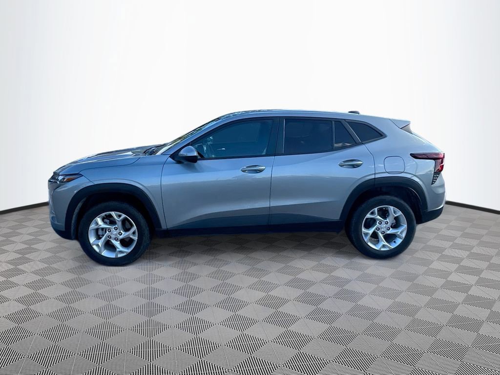 Used 2025 Chevrolet Trax LS w/ LS Convenience Package image 8