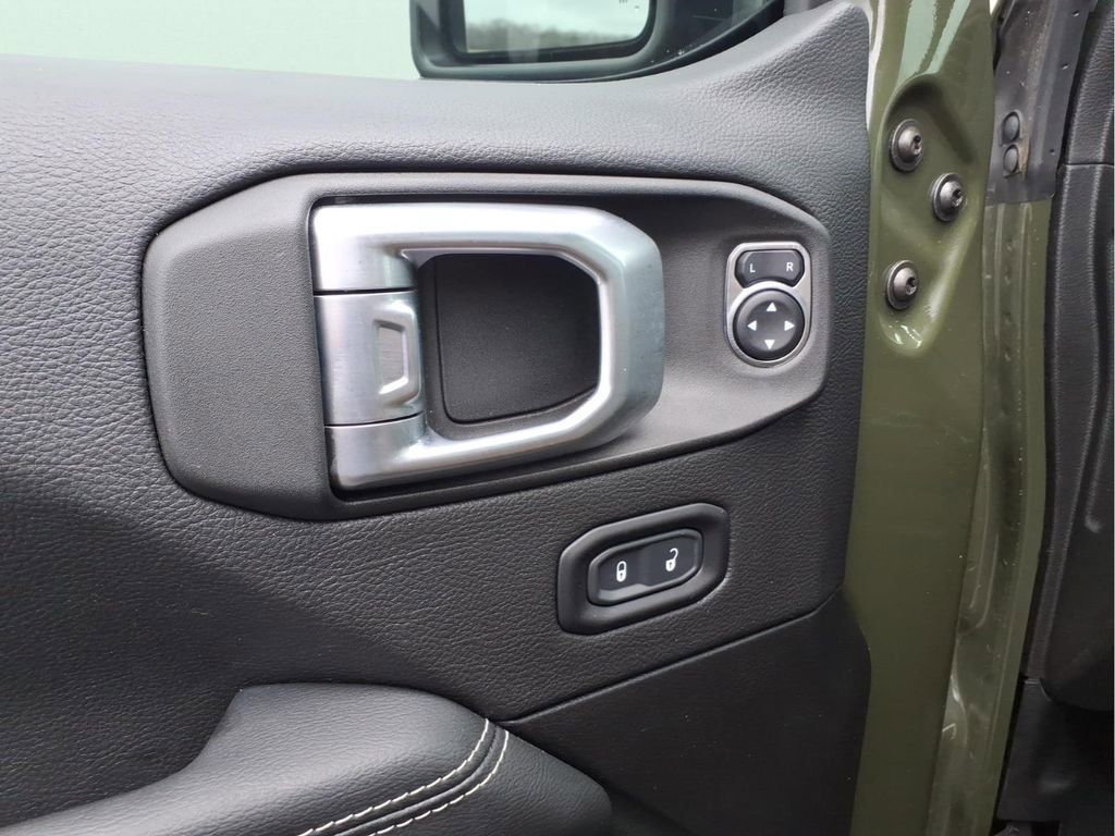 Used 2023 Jeep Wrangler Unlimited Sahara image 19