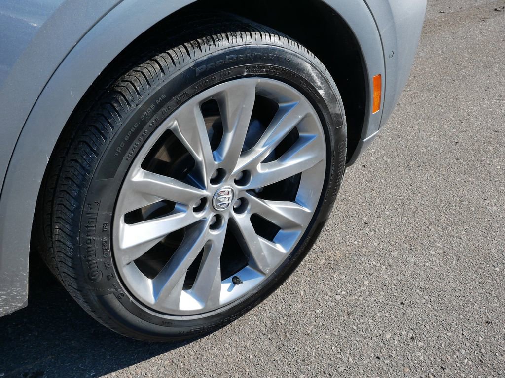 Used 2023 Buick Envision Avenir image 9