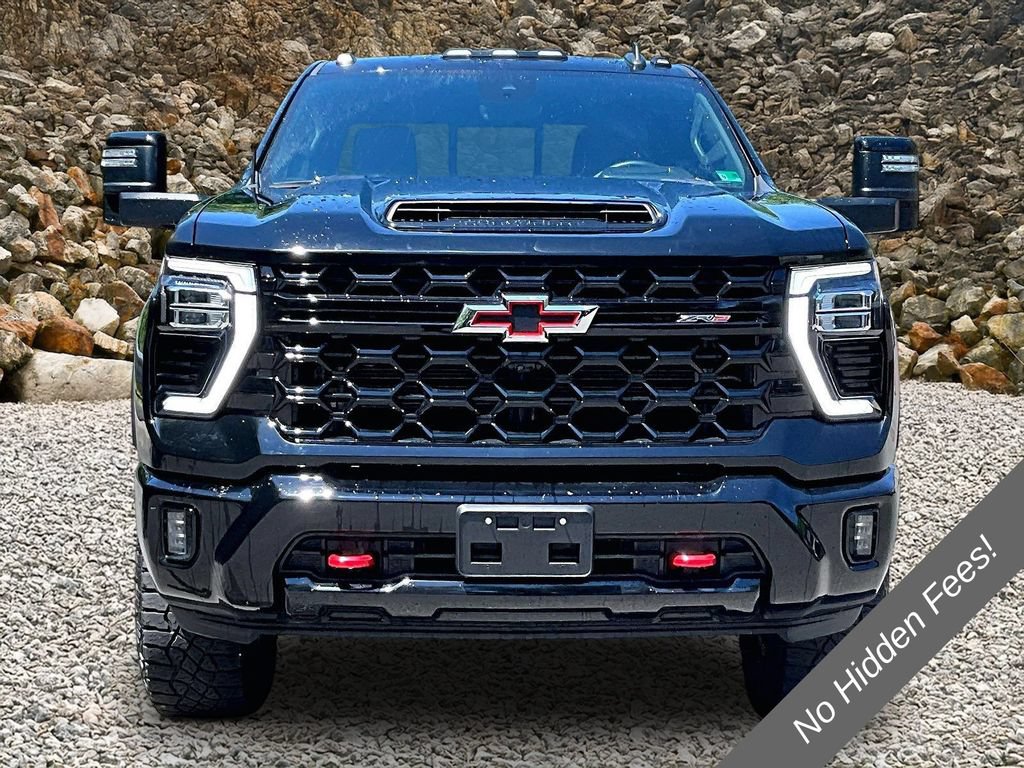 Used 2024 Chevrolet Silverado 2500 ZR2 w/ Technology Package AWD/4WD image 3