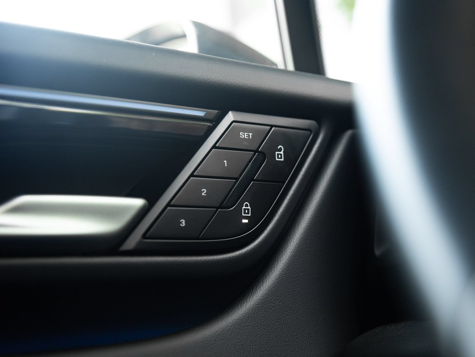 Certified 2025 Porsche Macan Electric RWD image 19
