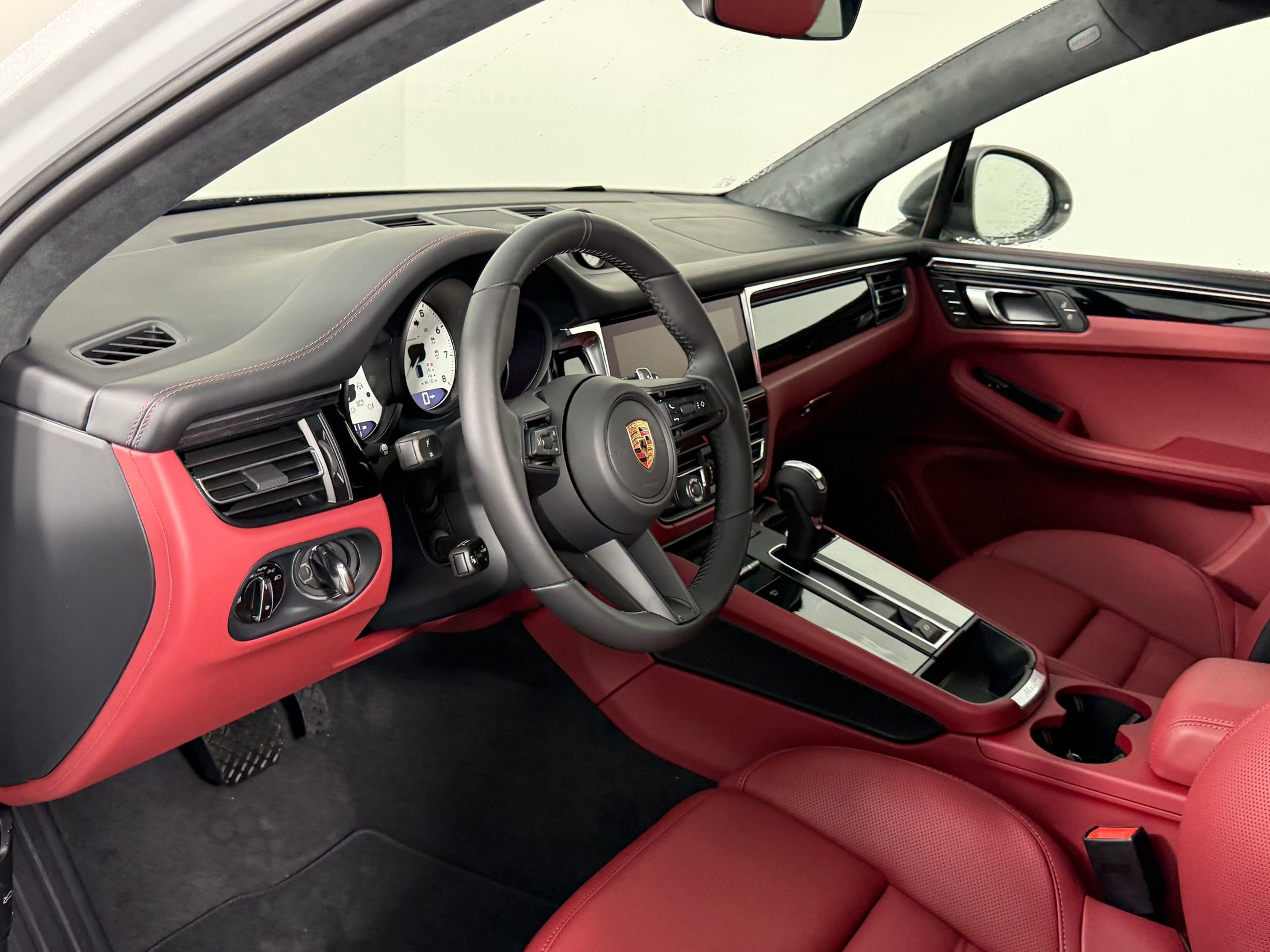 New 2026 Porsche Macan Turbo AWD/4WD image 4