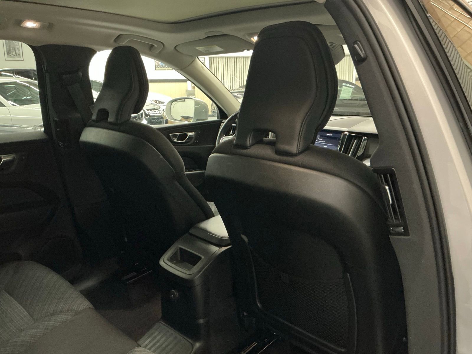 Used 2022 Volvo XC60 T8 Inscription Expression image 15