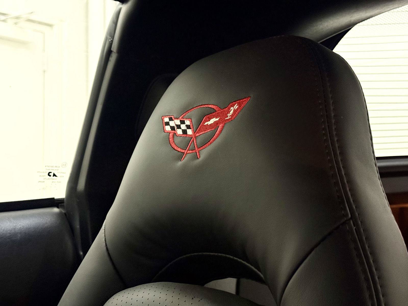 Used 2004 Chevrolet Corvette Coupe w/ Preferred Equipment Group RWD image 15