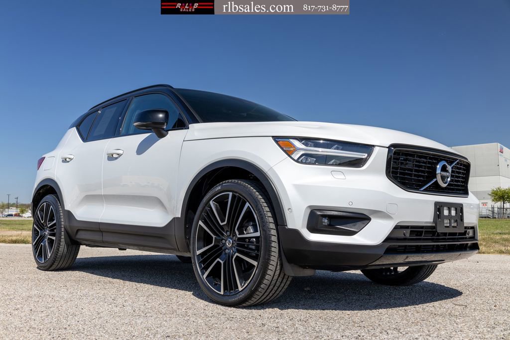 Used 2022 Volvo XC40 T5 R-Design image 1