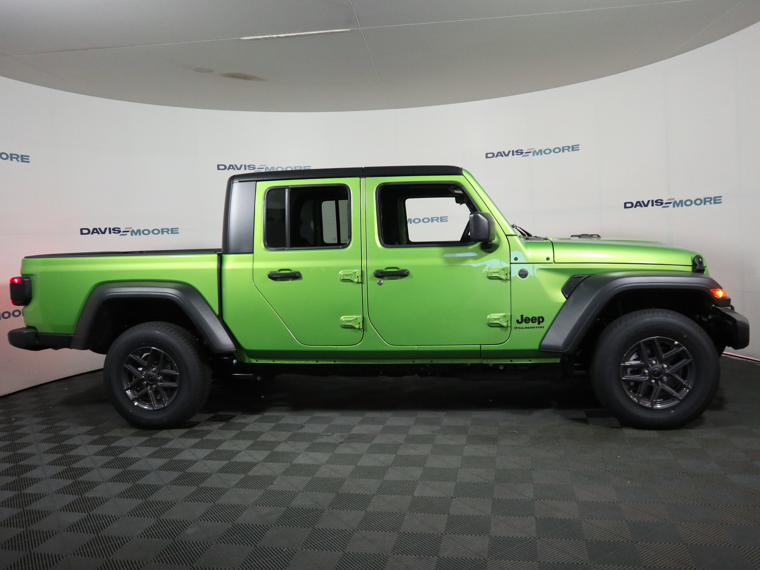 New 2026 Jeep Gladiator Sport AWD/4WD image 4