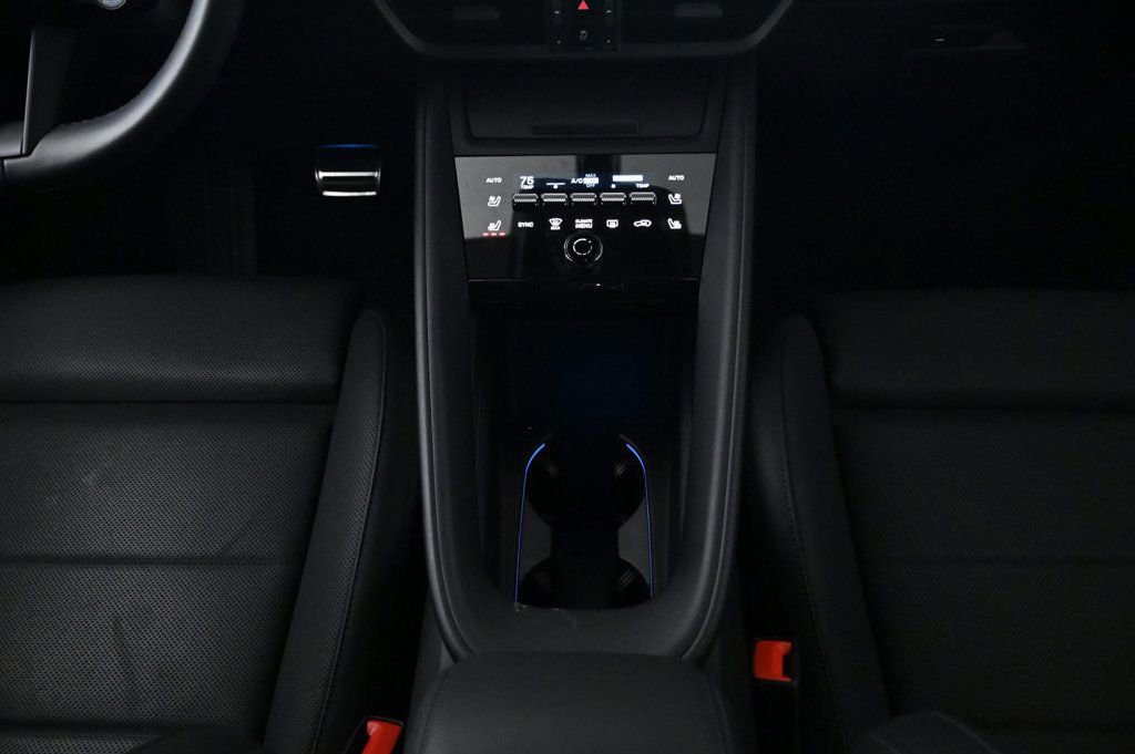 Certified 2025 Porsche Macan Electric image 16