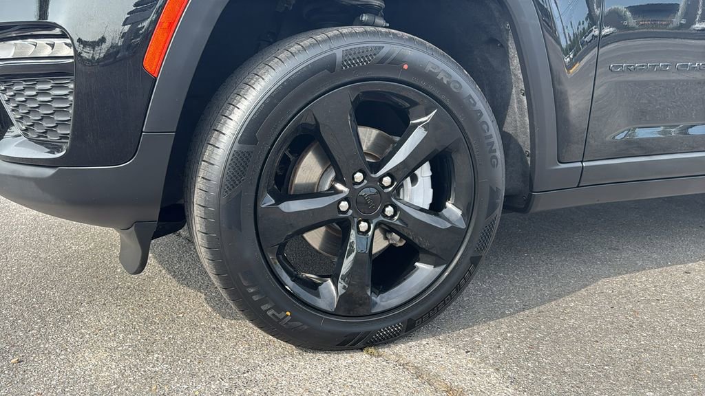 Used 2023 Jeep Grand Cherokee Limited w/ Black Appearance Package RWD image 9